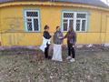 Волонтеры лицея охотно убирают парк культуры и отдыха города Наровли